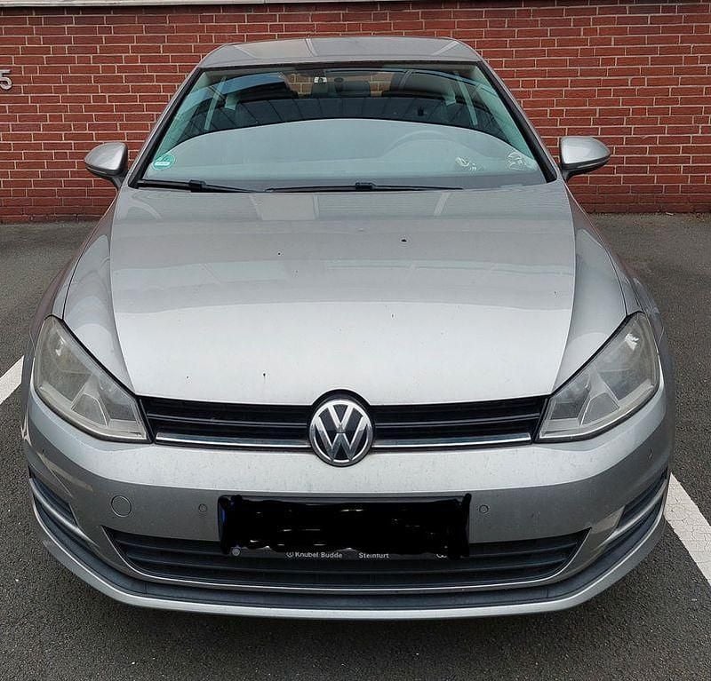Silber Gebraucht 2013 VW Golf VII Trendline Limousine | 4.999 € (Superpreis) - Bild 1/4