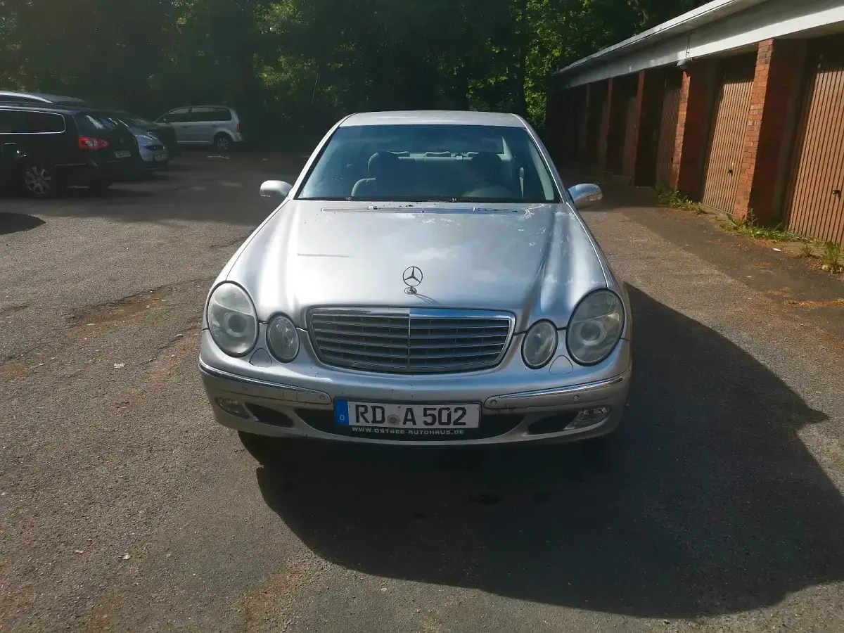 Gebraucht Mercedes E270 173 PS (127 kW) 2003 Silber Limousine
