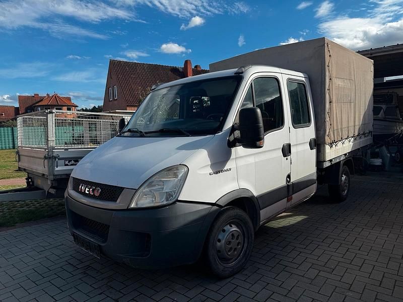Weiß Gebraucht 2012 Iveco Daily Limousine | 10.500 € - Bild 1/4