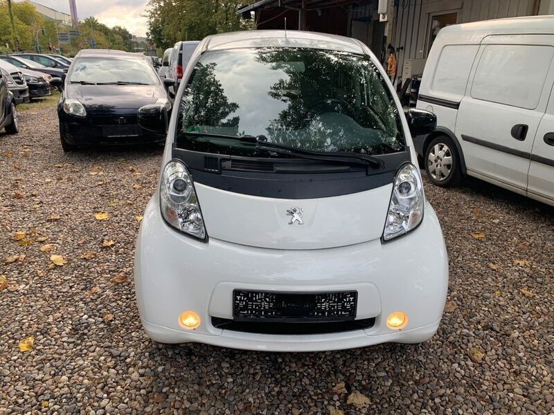 Weiß Gebraucht 2011 Peugeot iON Basis Kleinwagen | 4.999 € (Guter Preis) - Bild 1/4