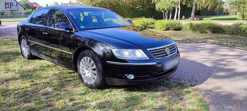 Schwarz Gebraucht 2004 VW Phaeton Limousine | 3.300 € (Etwas zu teuer) - Bild 1/4