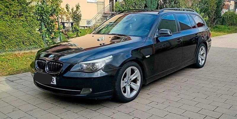 Schwarz Gebraucht 2010 BMW 520 Shadowline Kombi | 4.700 € (Superpreis) - Bild 1/4