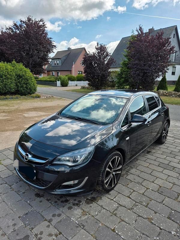 Schwarz Gebraucht 2013 Opel Astra Kleinwagen | 5.999 € (Fairer Preis) - Bild 1/4