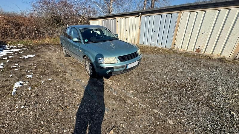 Grün Gebraucht 1997 VW Passat Limousine | 500 € (Superpreis) - Bild 1/4