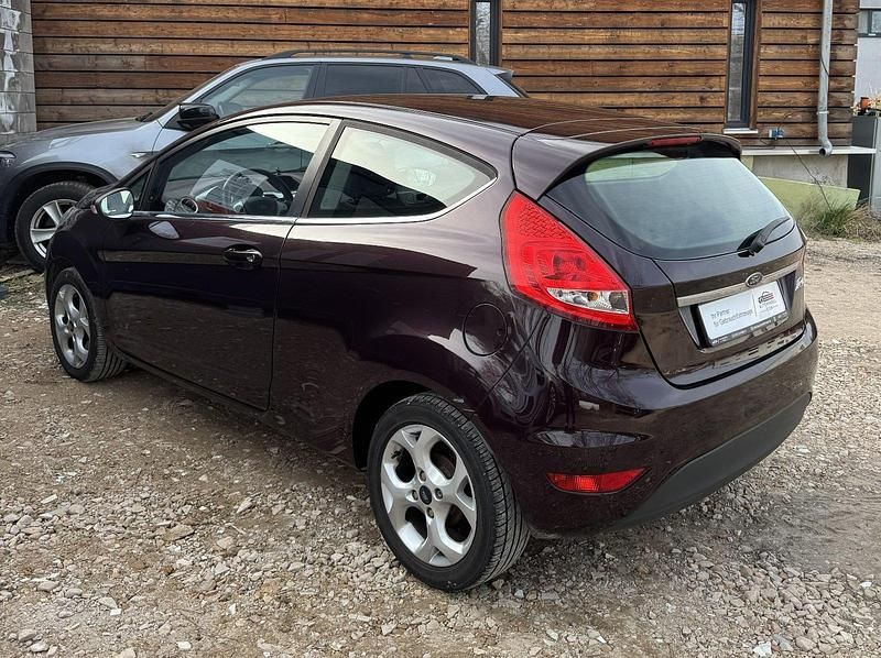 Gebraucht Ford Fiesta Titanium 82 PS (60 kW) 2010 Violet Kleinwagen