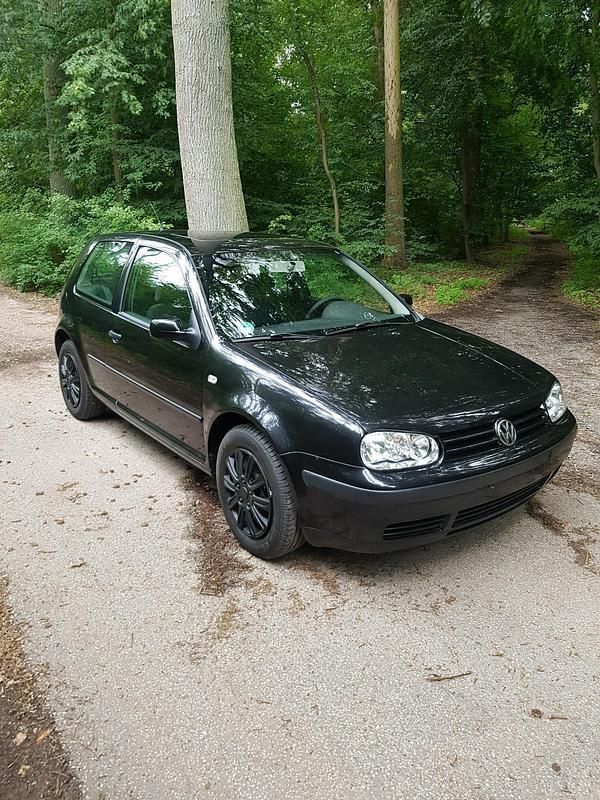 Schwarz Gebraucht 2002 VW Golf IV Kleinwagen | 500 € (Superpreis) - Bild 1/4