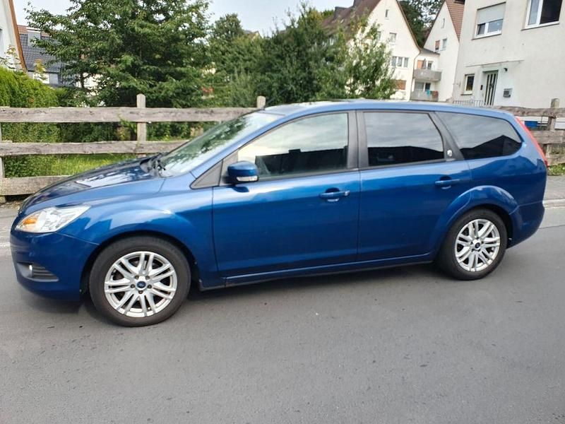 Blau Gebraucht 2010 Ford Focus Ghia Kombi | 2.450 € (Fairer Preis) - Bild 1/4