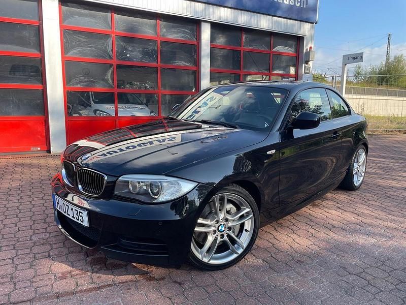 Schwarz Gebraucht 2011 BMW 135 Sport Line Kleinwagen | 15.000 € (Superpreis) - Bild 1/4