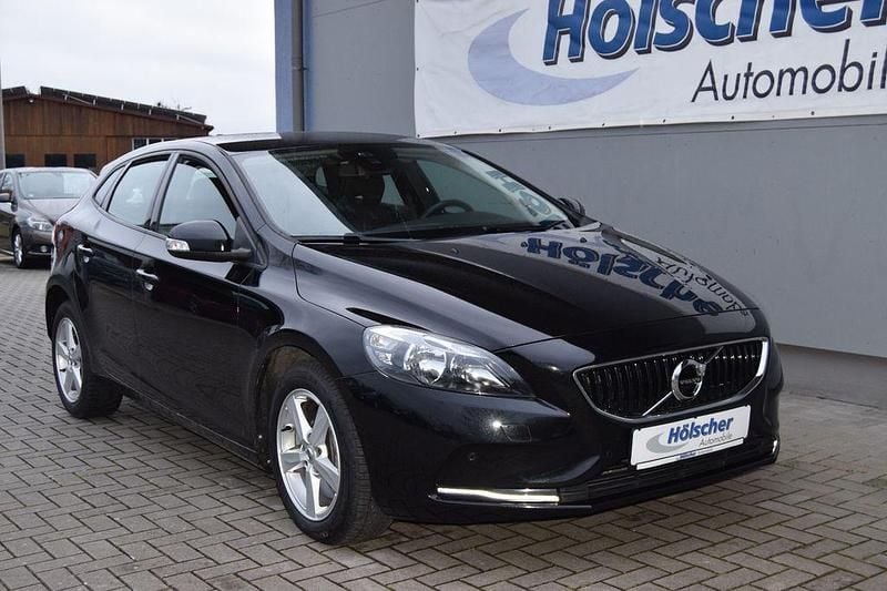 Gebraucht Volvo V40 Momentum 122 PS (89 kW) 2018 Schwarz Limousine