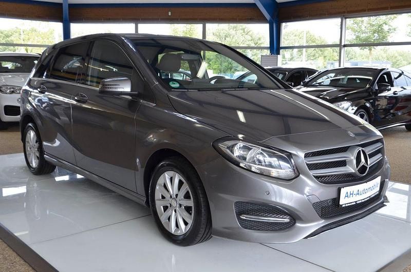 Gebraucht Mercedes B220 177 PS (130 kW) 2016 Grau Van / Kleinbus