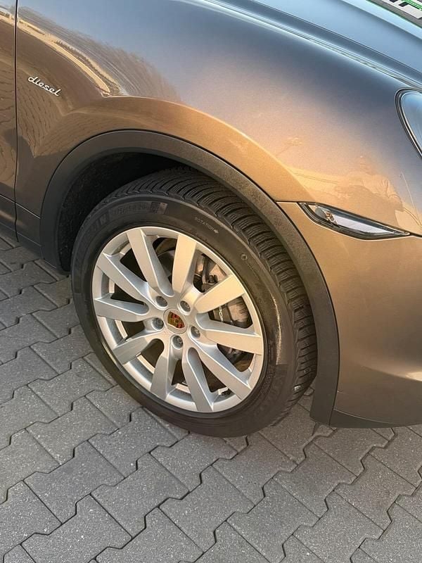 Gebraucht Porsche Cayenne 275 PS (202 kW) 2010 Braun SUV