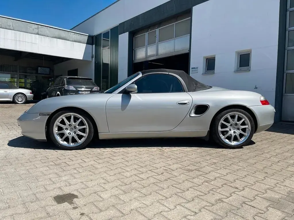 Gebraucht Porsche Boxster 220 PS (161 kW) 2000 Silber (metallic) Cabrio
