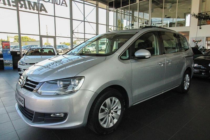 Silber Gebraucht 2017 VW Sharan Comfortline Van / Kleinbus | 19.199 € (Superpreis) - Bild 1/4