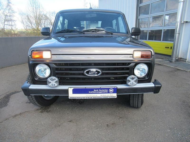 Gebraucht Lada niva 83 PS (61 kW) 2022 Grau SUV