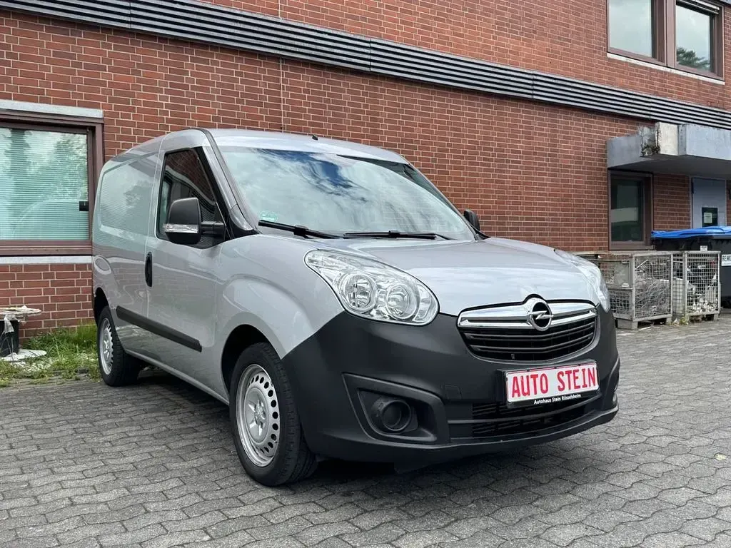 Używany Opel Combo 95 KM (69 kW) 2018 Srebrny Minivan