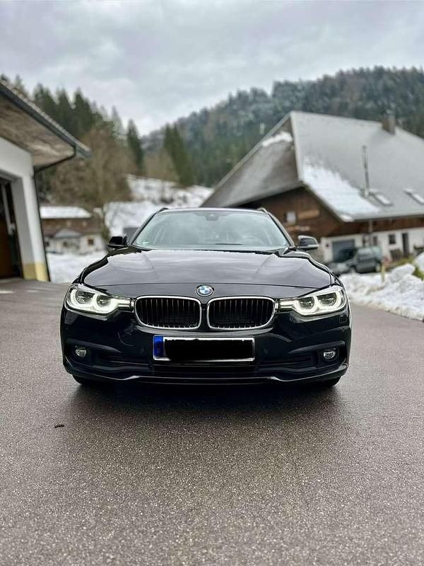 Gebraucht BMW 320 Advantage 190 PS (139 kW) 2018 Schwarz Kombi