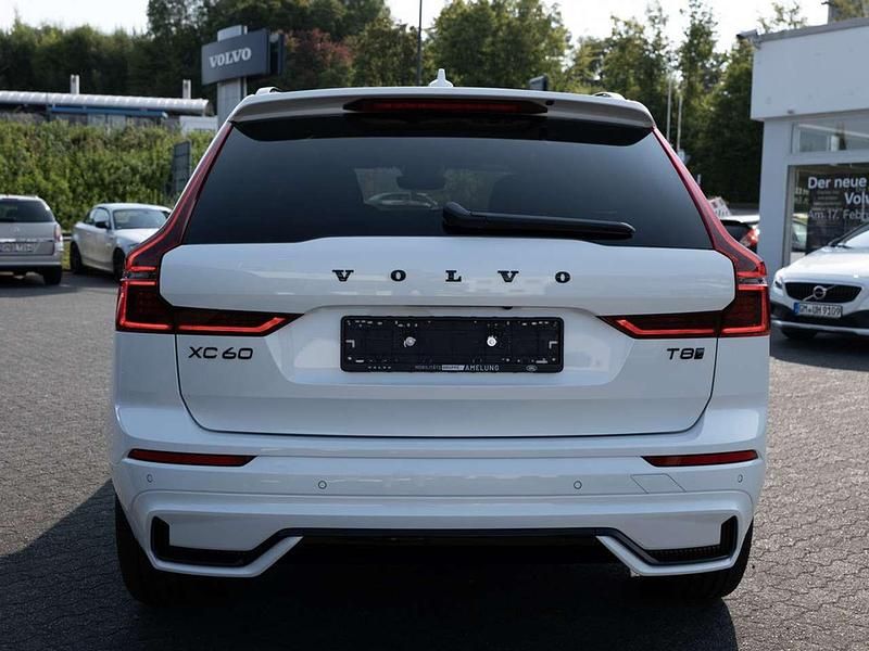 Neu Volvo XC60 Plus 455 PS (334 kW) 2025 Crystal weiss SUV