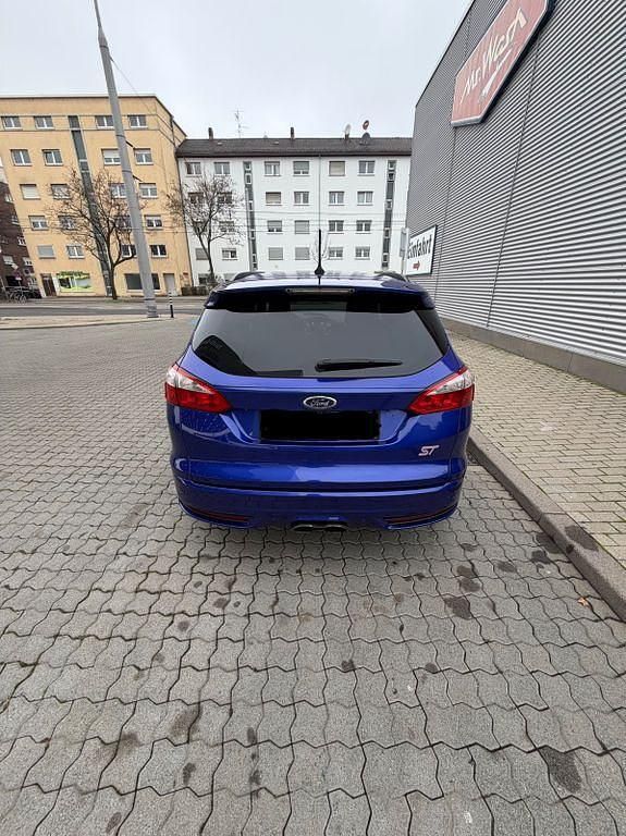 Gebraucht Ford Focus Sport 250 PS (183 kW) 2012 Blau Limousine