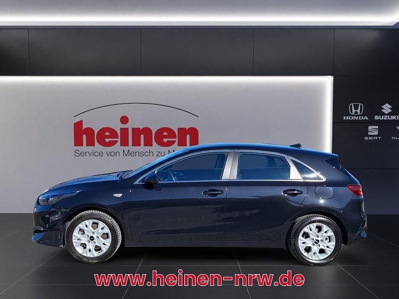 Gebraucht Kia Ceed Comfort 140 PS (102 kW) 2025 Zilinaschwarz Kleinwagen