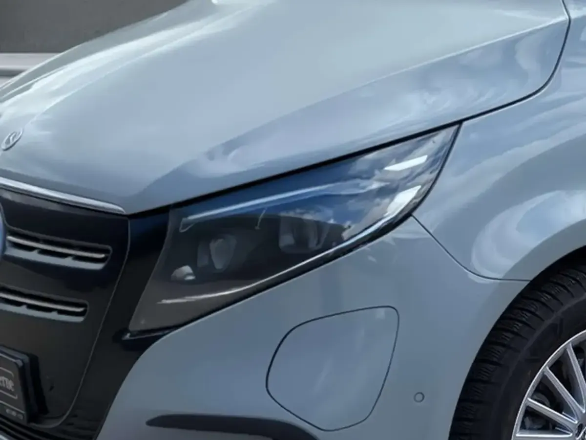 Gebraucht Mercedes EQV300 Avantgarde 150 kW (204 PS) 2024 Grau Van / Kleinbus