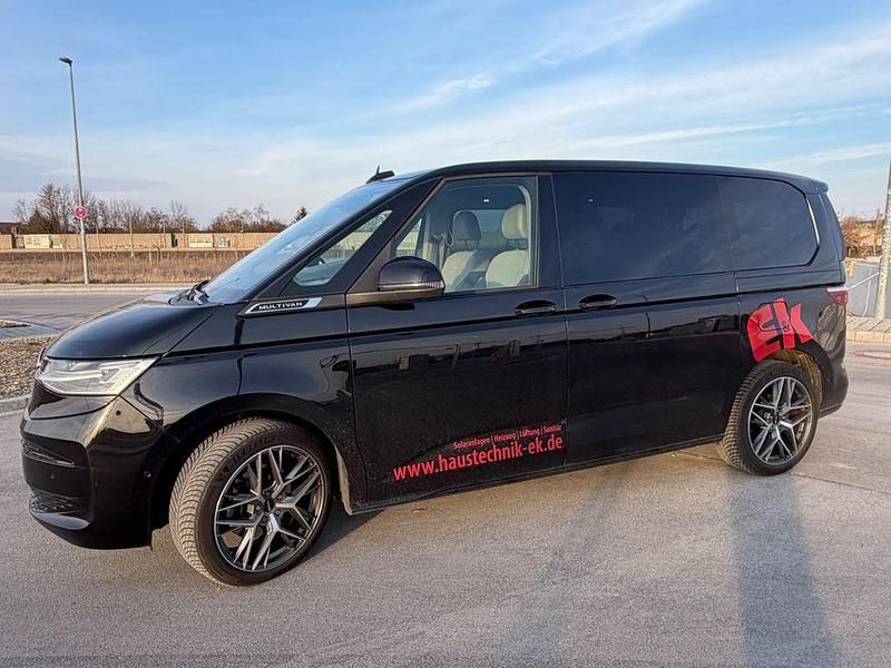 Gebraucht VW Multivan 218 PS (160 kW) 2023 Schwarz Van