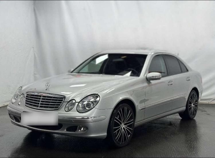 Second-hand Mercedes E200 163 CP (119 kW) 2004 Argintiu Berlinǎ