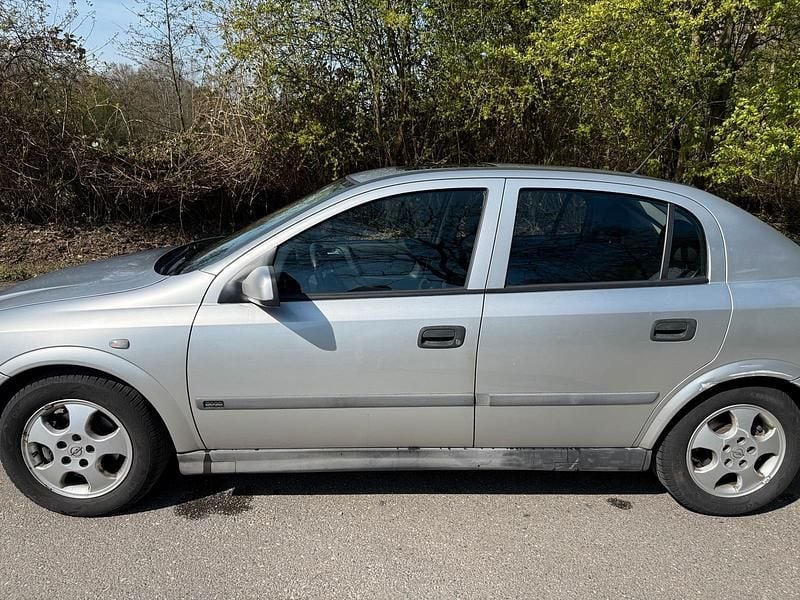 Second-hand Opel Astra 125 CP (91 kW) 2000 Argintiu Berlinǎ