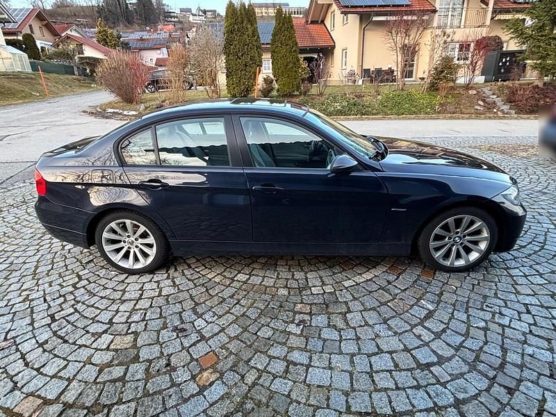 Gebraucht BMW 318 129 PS (94 kW) 2007 Blau Limousine