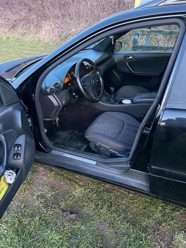 Gebraucht Mercedes C200 163 PS (119 kW) 2004 Schwarz Kombi