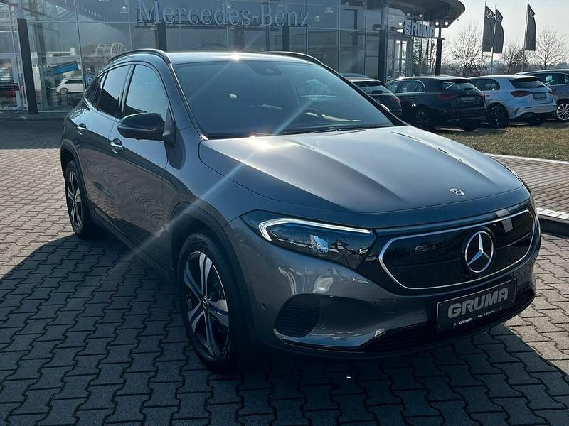 Gebraucht Mercedes EQA250 Progressive 139 kW (190 PS) 2023 lack mountaingrau SUV