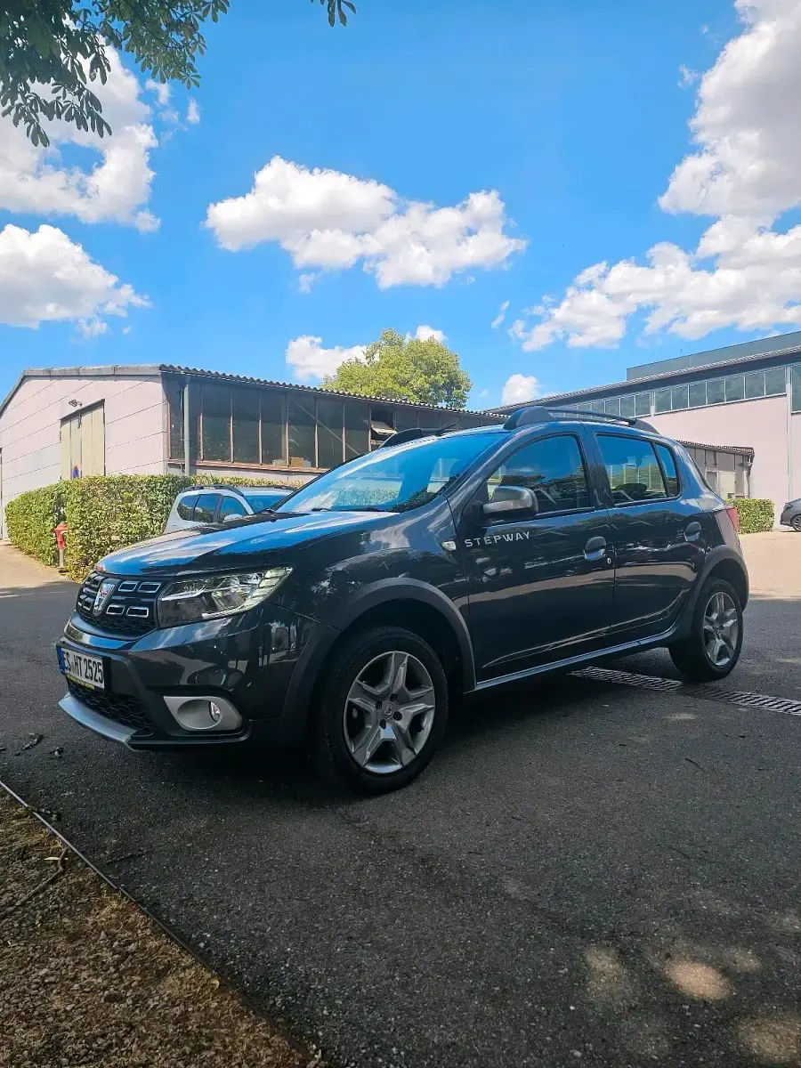 Gebraucht Dacia Sandero Prestige 90 PS (66 kW) 2017 Grau Limousine