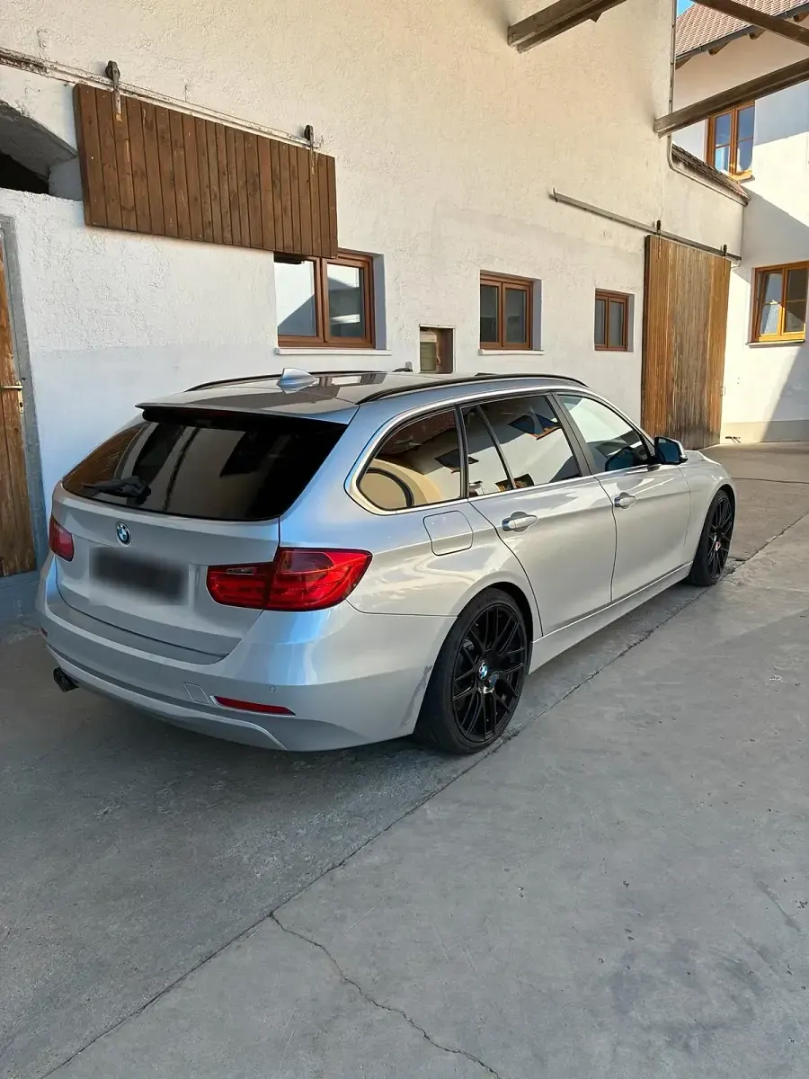 Gebraucht BMW 330 258 PS (189 kW) 2013 Silber Kombi