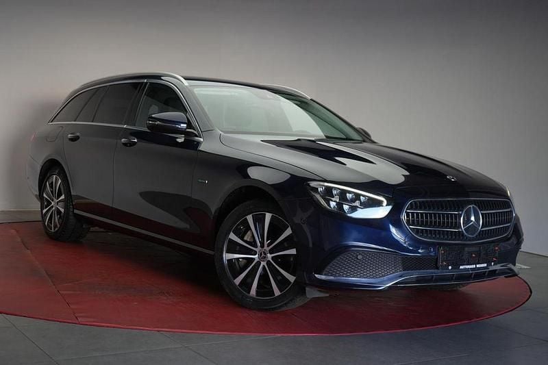 Blau Gebraucht 2020 Mercedes E300 Avantgarde Limousine | 25.990 € (Superpreis) - Bild 1/4