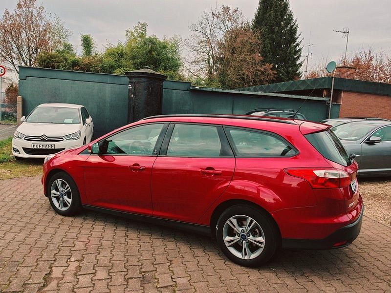 Gebraucht Ford Focus Champions Edition 116 PS (85 kW) 2013 Rot Kombi