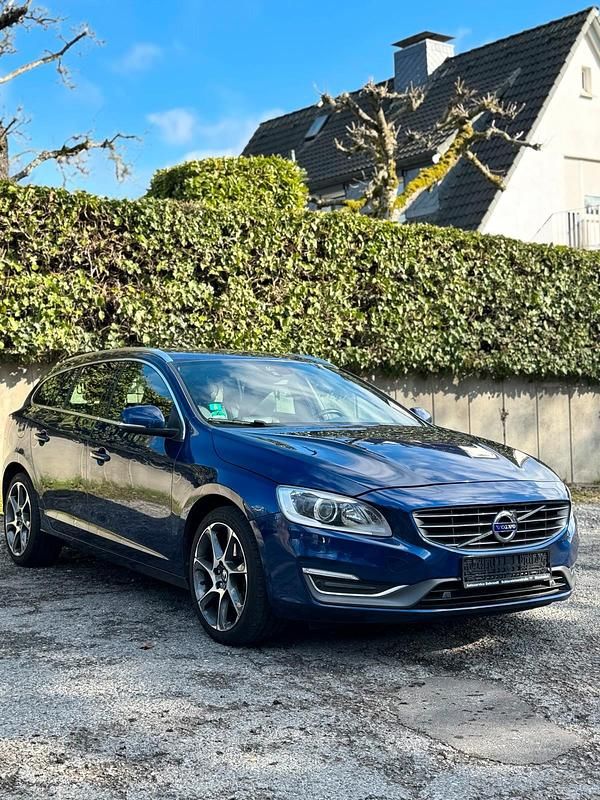 Gebraucht Volvo V60 136 PS (100 kW) 2015 Blau Kombi