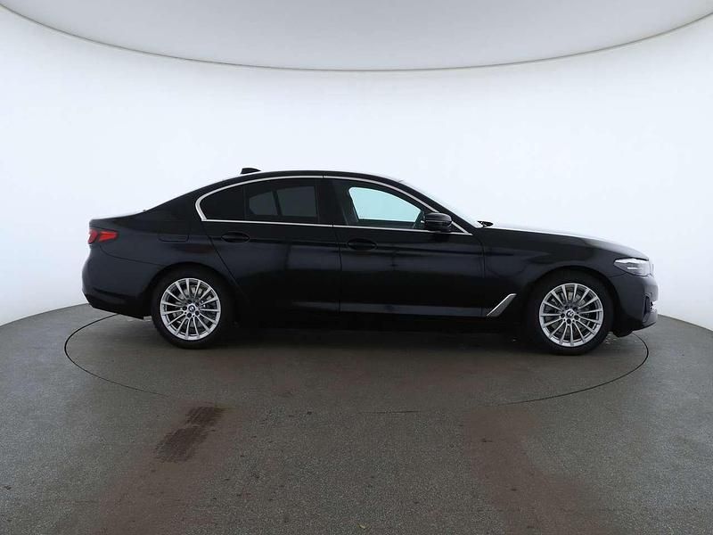 Gebraucht BMW 520 190 PS (139 kW) 2022 Black sapphire metallic Limousine