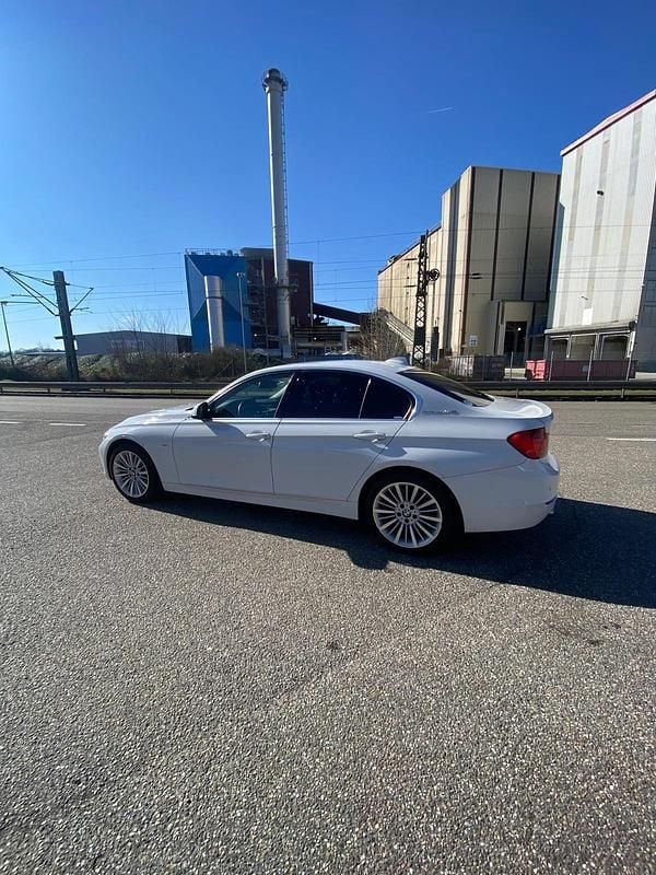 Gebraucht BMW 330 306 PS (225 kW) 2015 Weiß Limousine