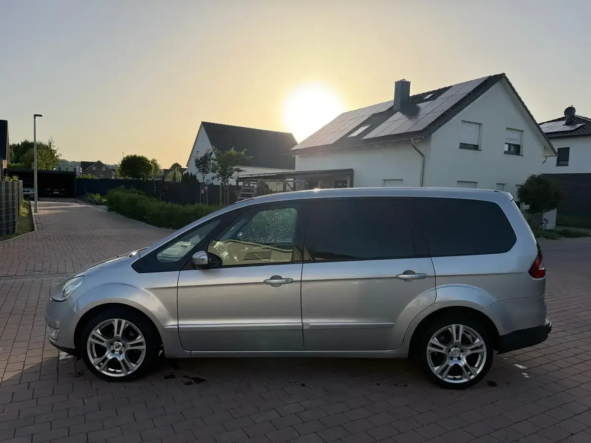 Gebraucht Ford Galaxy 140 PS (102 kW) 2007 Silber Van / Kleinbus