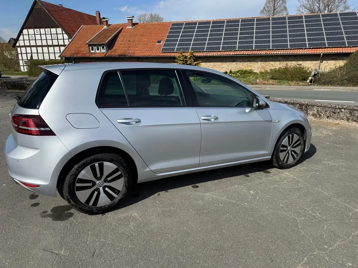 Gebraucht VW e-Golf 84 kW (115 PS) 2016 Silber Kleinwagen