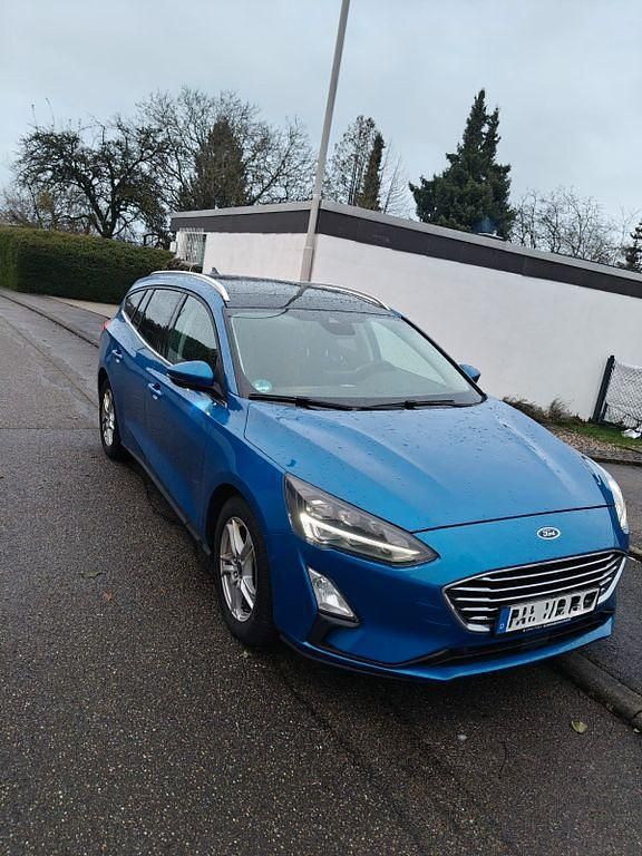 Blau Gebraucht 2019 Ford Focus Titanium Kombi | 15.500 € (Fairer Preis) - Bild 1/4