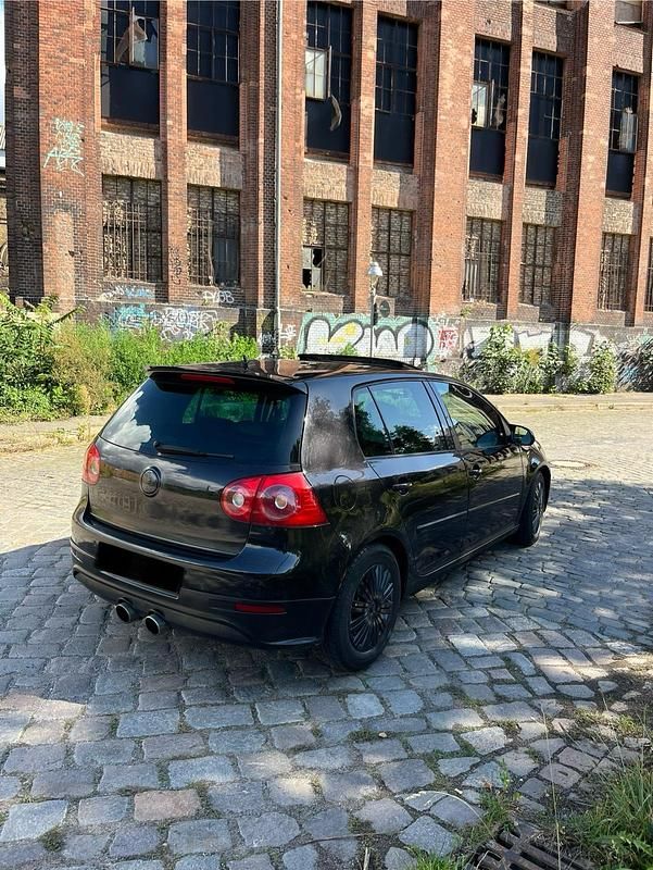 Schwarz Gebraucht 2006 VW Golf V R Limousine | 2.999 € (Etwas zu teuer) - Bild 1/4