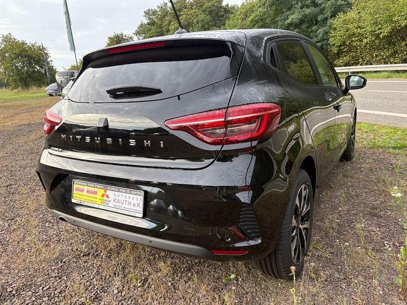 Neu Mitsubishi Colt Plus 91 PS (66 kW) 2025 Schwarz Limousine
