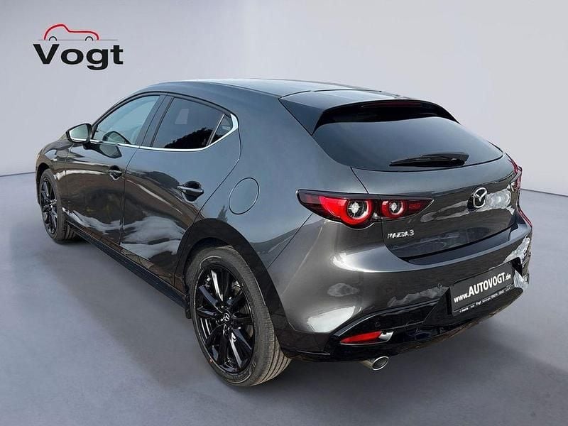 Neu Mazda 3 Homura-Line 140 PS (102 kW) 2026 Grau Limousine