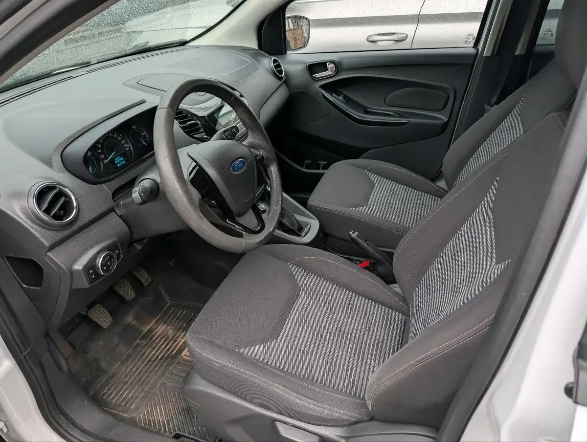 Używany Ford Ka Plus 86 KM (63 kW) 2018 Biały Hatchback
