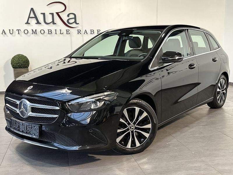 Schwarz Gebraucht 2022 Mercedes B200 Van / Kleinbus | 22.449 € (Fairer Preis) - Bild 1/4