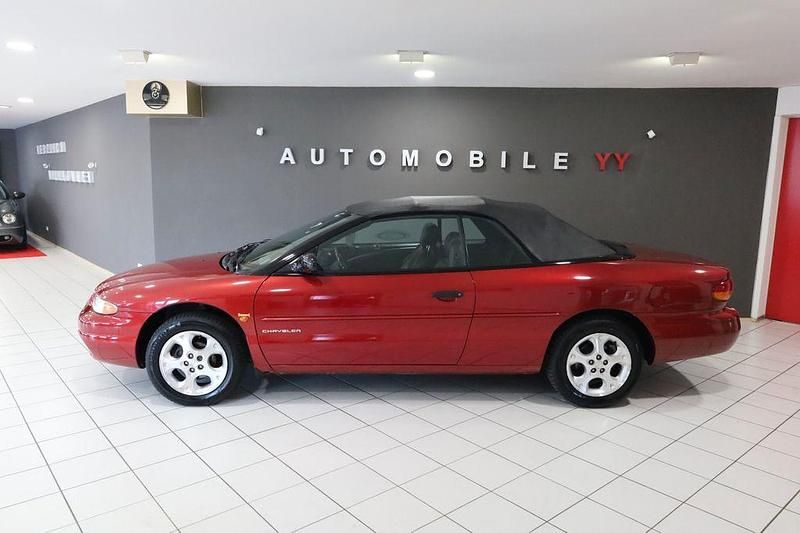 Używany Chrysler Stratus 131 KM (96 kW) 1999 Czerwony Kabriolet