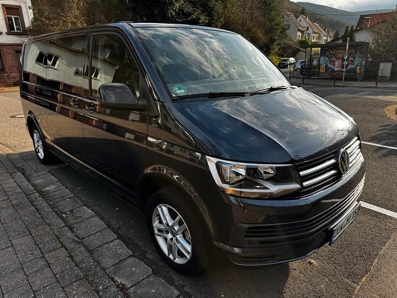 Blau Gebraucht 2018 VW Caravelle Van / Kleinbus | 19.999 € (Fairer Preis) - Bild 1/4