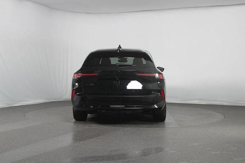 Neu Opel Astra 131 PS (96 kW) 2026 Schwarz (karbon schwarz metallic) Kombi