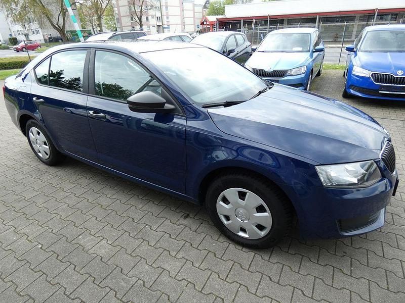 Usado Skoda Octavia Active 86 HP (63 kW) 2013 Azul Sedan