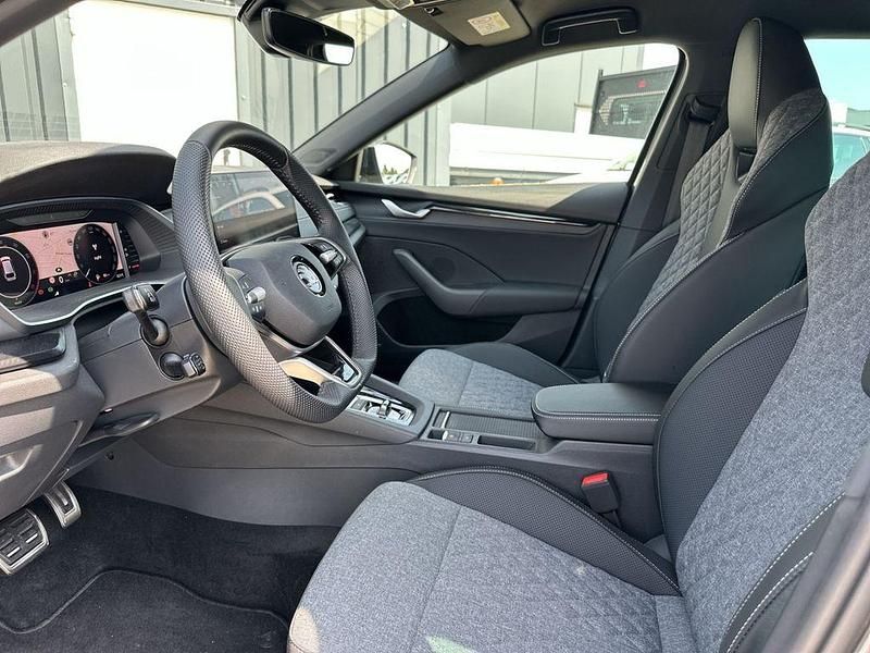 Gebraucht Skoda Octavia SportLine 150 PS (110 kW) 2025 Grau Kombi